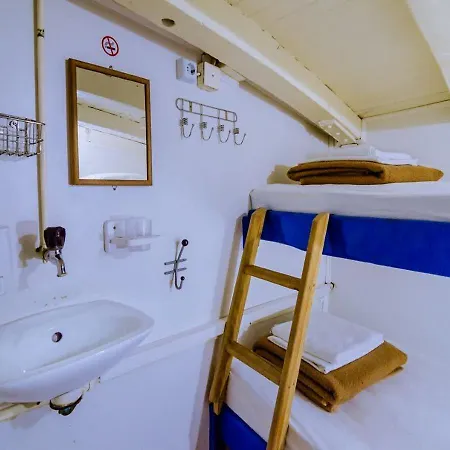 Rhythm Floating Hostel - Zadar Exterior photo