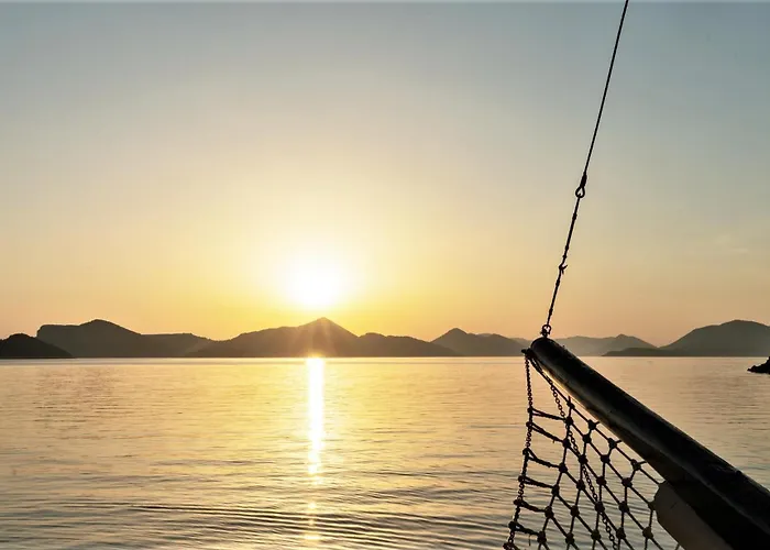 Rhythm Floating Hostel - Zadar