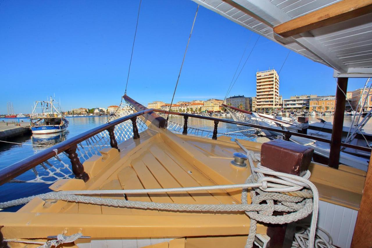 Rhythm Floating - Botel 3*