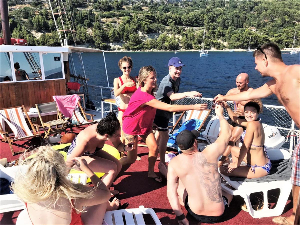 Botel Rhythm Floating -